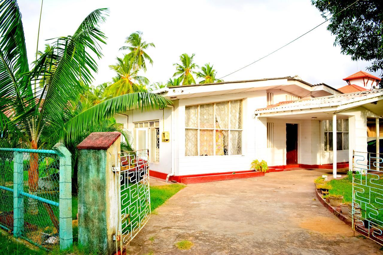 Aeroform Homestay Negombo Exterior photo