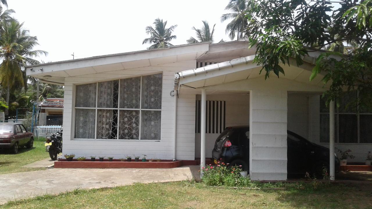 Aeroform Homestay Negombo Exterior photo